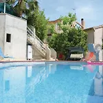 Apartment Pet Friendly In Talasani